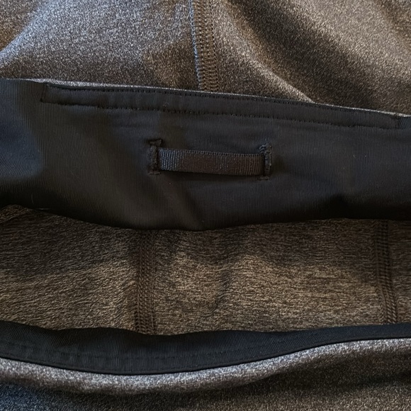 Lululemon grey/black leggings with pockets - Picture 5 of 7